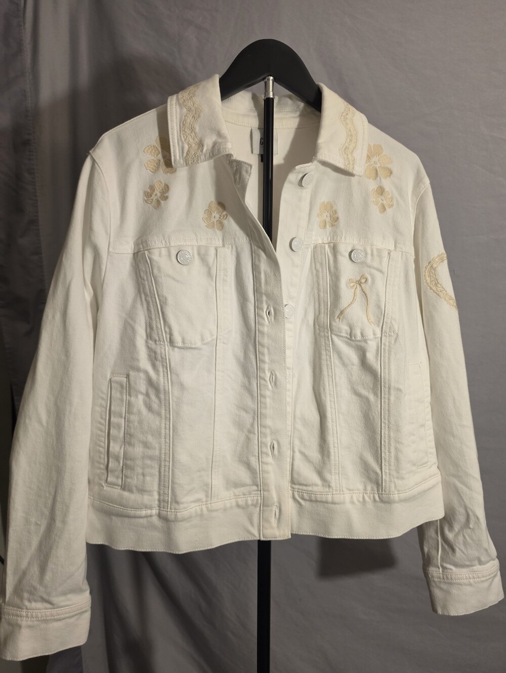 CAbi NWOT Ladybird Jacket 6851 Ivory Embroidered Button Front Pockets Size M